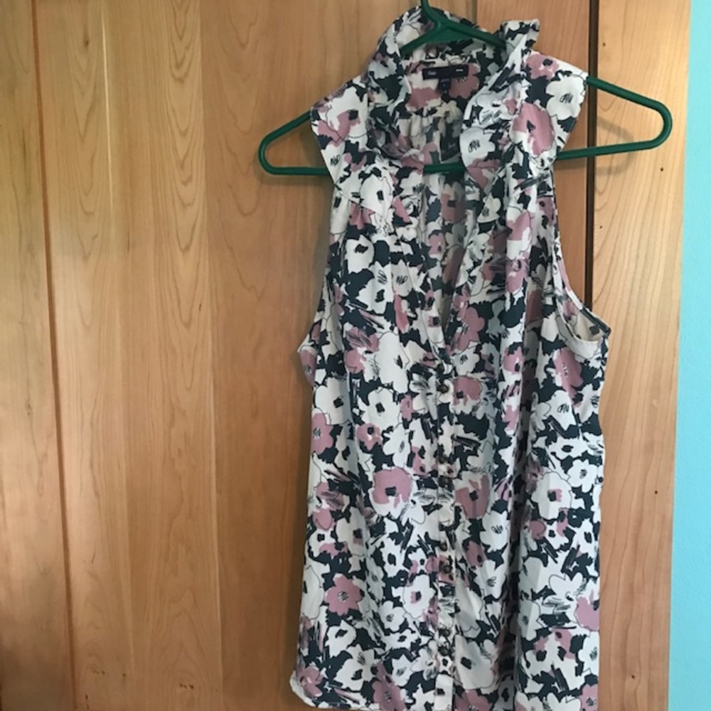 Purple blue floral print ruffle collar vneck button up blouse Gap large